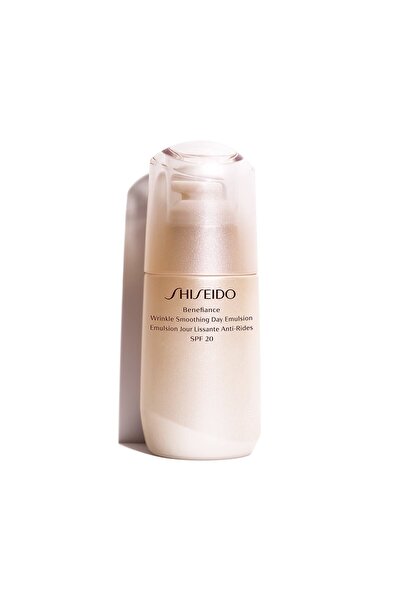 Shiseido Cildin Daha Pürüzsüz Olmasını Sağlayan Gözenek Sıkılaştırıcı Emülsiy...