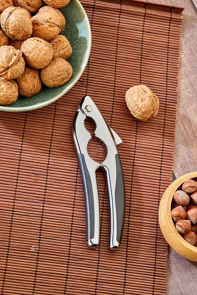 Milenay Professional Shark Design Walnut Nut Crusher, Stainless Metal Nuts Crushing Machine