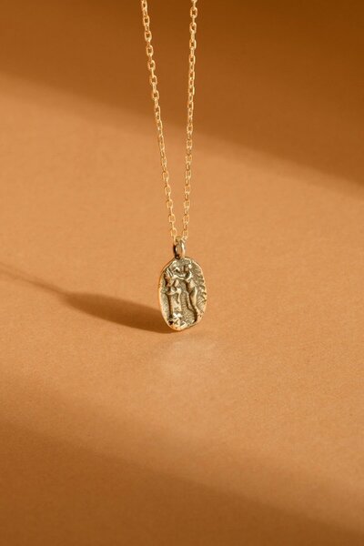 Takıdepo Antik Roma Figürlü Minimal Gümüş Kolye-Altın Rengi