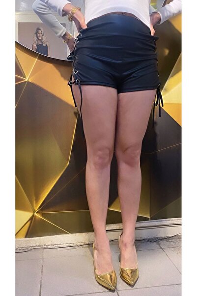 Aysu Özen Siyah Deri Yandan Bağlamalı Şort