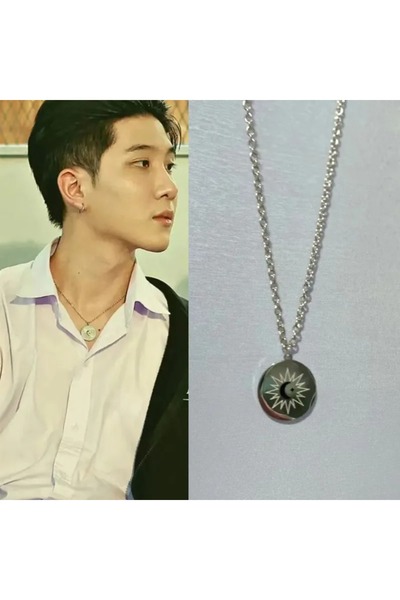 Choice قلادة فضية بسيطة للعب الأدوار على شكل كسوف القمر والنجمة من Ayan Khaot...