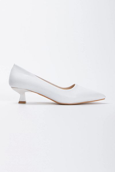 GULT Women's White Short Heel Pointed Toe Stiletto