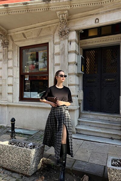 lizge giyim KEMER DETAYLI EKOSE DESENLİ YIRTMAÇLI ETEK