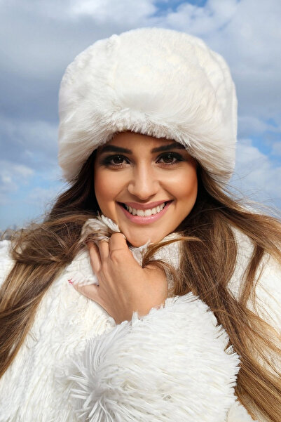 Mağazam Online Ecru plüss SZÍV KAPCS |   Műszőrme téli női sapka újév, újévi ajándék