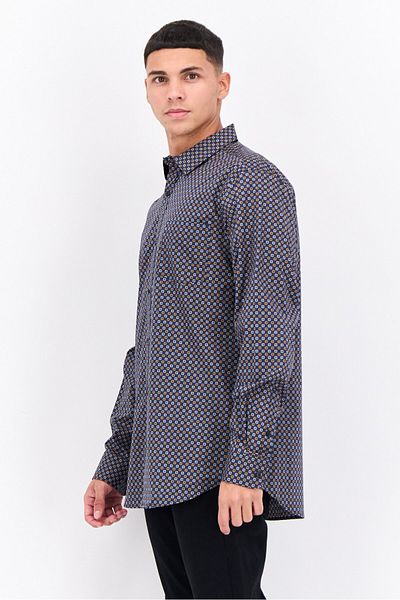 Perry Ellis قميص رجالي كاجوال بأكمام طويلة وطباعة كاملة وقصة مطاطية، لون أزرق داكن