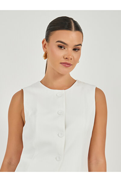 Styli Round Neck Buttoned Placket Longline Top
