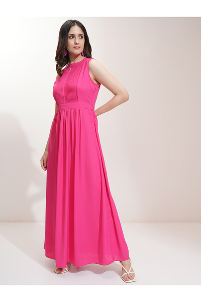 Tokyo Talkies By Styli Solid Keyhole Neck Pleated A-Line Maxi Dress