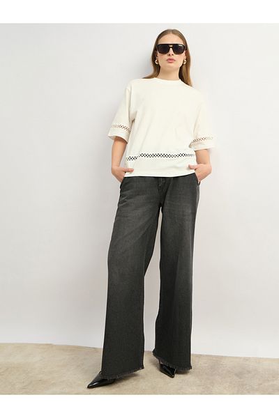 Styli Cut-Out Lace Detail Round Neck Boxy Fit T-Shirt