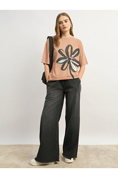 Styli تي شيرت كبير الحجم برقبة دائرية وطبعة جرافيكية