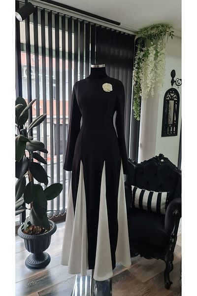 makbuleofficial Hijab Graduation Dress in Black and White Fabric