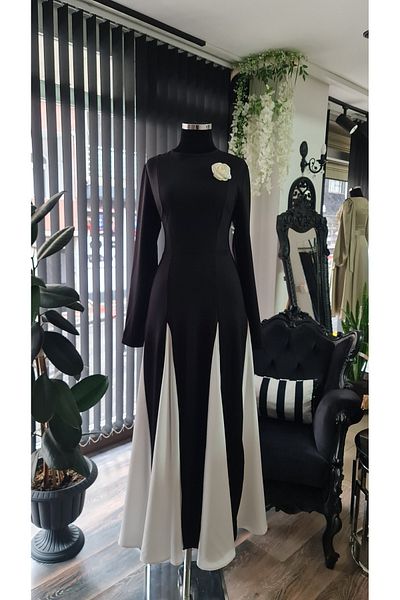 makbuleofficial Hijab Graduation Dress in Black and White Fabric