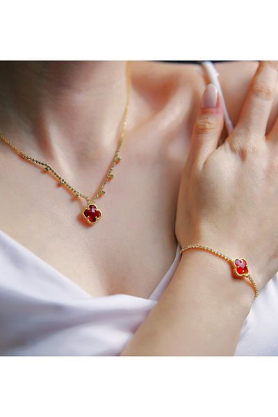 MARCİELO Accessories مجموعة سوار قلادة البرسيم بأربع أوراق من الحجر الأحمر اللامع، رمز للسلاسة والحظ
