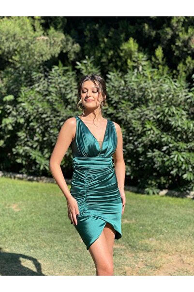 Kaleiçi Yıldızlar Zümrüt Yeşili Kalın Askılı Eteği Büzgülü Kısa Saten Abiye E...