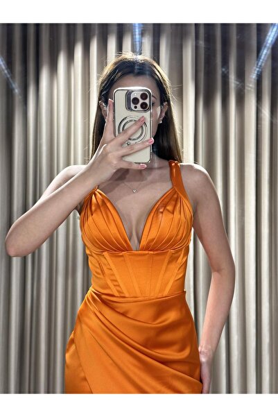 Kaleiçi Yıldızlar Turuncu Önü Yırtmaç Detaylı Kalın Askı V Yaka Önü Drapeli Midi Boy Abiye Elbise HT8349