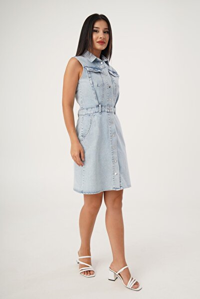 Hipo Trend Rochie sport din denim - mâneci zero și închidere cu capse