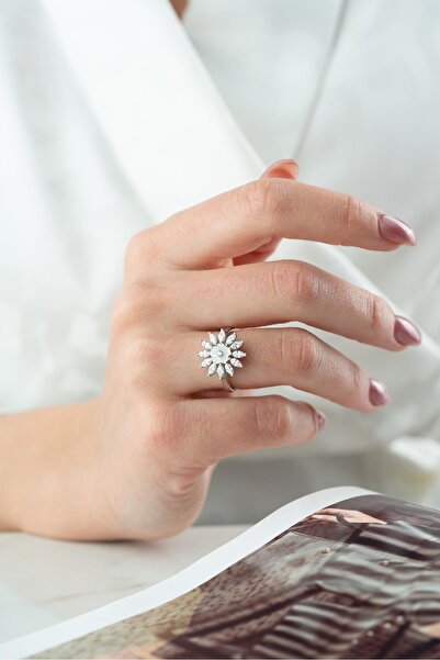 Nereze 925 Ayar Gümüş Ayarlanabilir Rodyum Kaplama Mekik Taşlı Manolya Çiçeği Yüzük