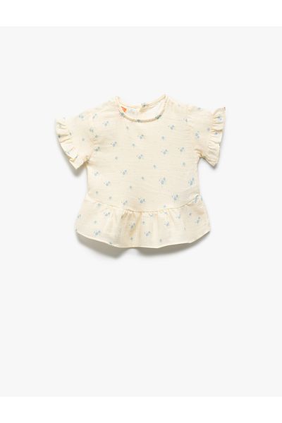 Koton Kurzärmlige Bluse aus Baumwolle mit Blumendruck und Rüschendetail und Rundhalsausschnitt