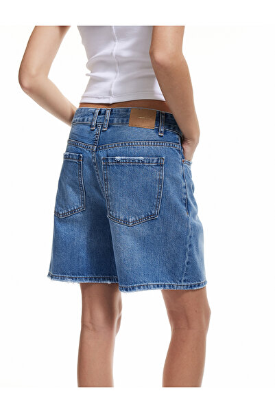 Koton Pamuklu Relax Fit Düğmeli Cepli Denim Şort