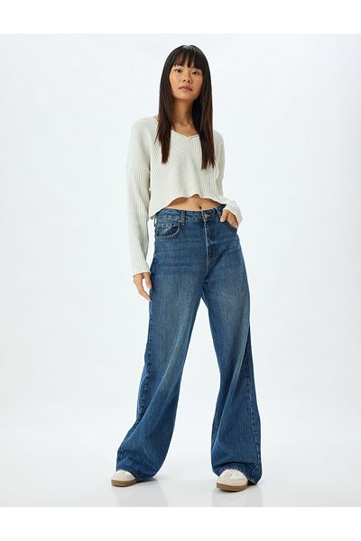 Koton Knitwear Crop Sweater - V-Neck Long Sleeve