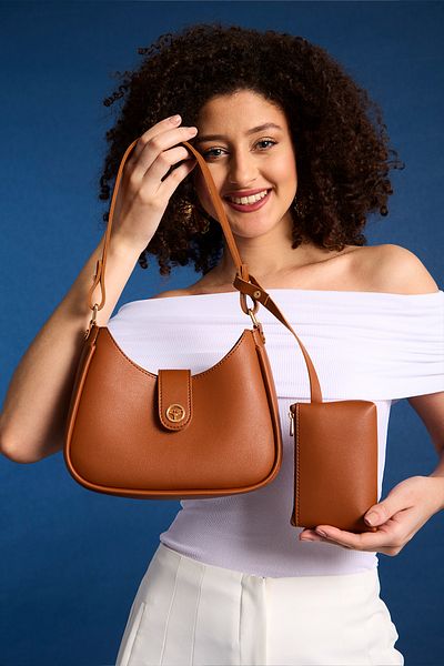 Garbalia Women's Tan Shoulder and Shoulder Bag with Larissa Magnet Cover Puppy Wallet