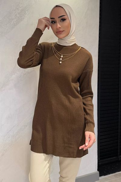 julude سترة نسائية ذات رقبة دائرية من Açıkkahve مزينة بتفاصيل حجاب
