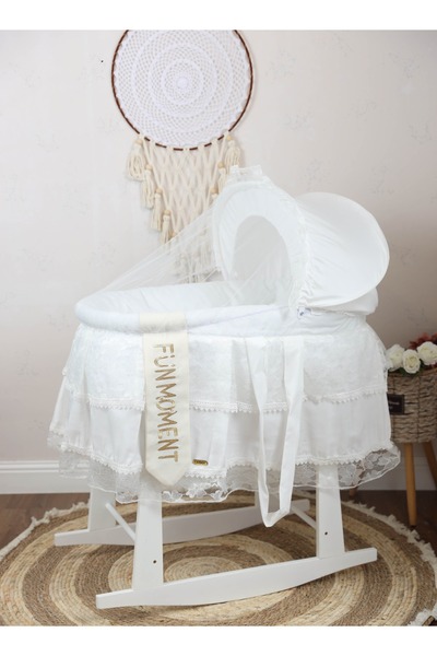 Fun Moment سرير سلة موسى مع حامل اهتزاز باللون الأبيض