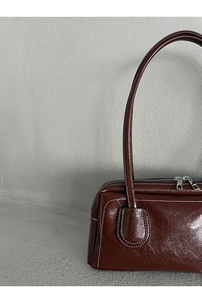 ALTUDA Women's Zippered Shoulder Bag with Stitching Detail