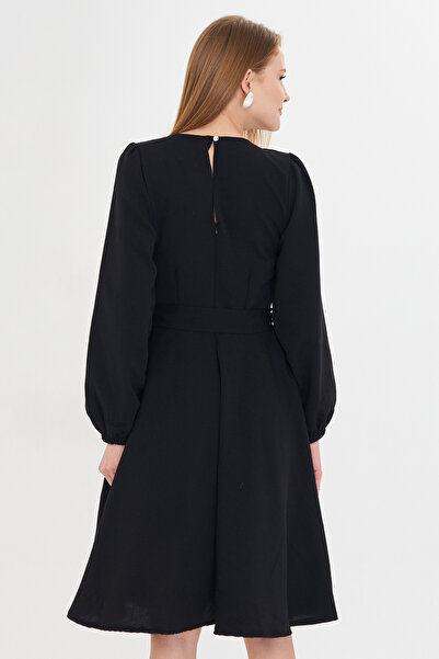 armonika Kadın Siyah Sıfır Yaka Arkası Fermuarlı Kuşaklı Uzun Kol Kloş Midi Boy Elbise ARM-25Y001008