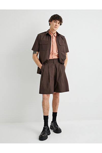 Koton Übergroße Shorts aus plissiertem Stoff – Chino, geknöpft und mit Taschendetails