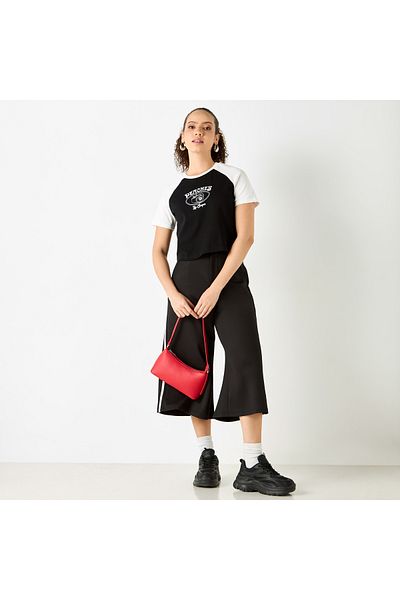Lee Cooper Graphic Print Crop T-shirt With Raglan Sleeves