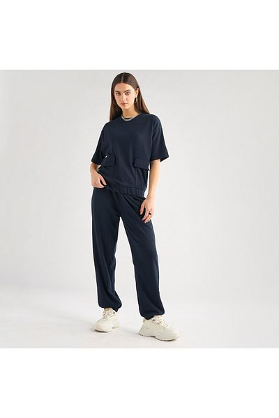 FAV طقم تي شيرت وبنطال رياضي بتفاصيل جيوب محببة