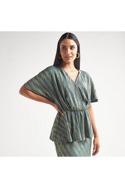 FAV بلوزة ببلوم بفتحة رقبة على شكل حرف V وأكمام طويلة