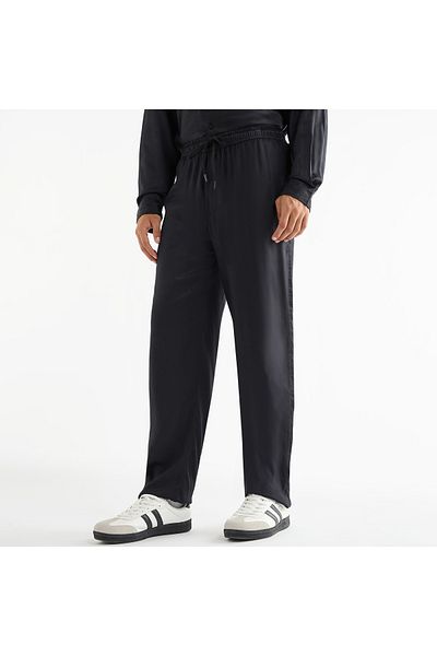 FAV Solid Regular Fit Pants With Flexi Waist And Pockets
