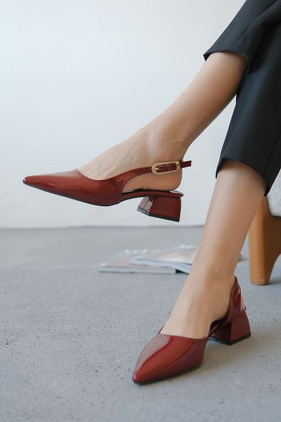 GOFFSHOES Pantofi cu toc joasă cu cataramă Efect de damă - Roșu Claret - Piele Lacuită