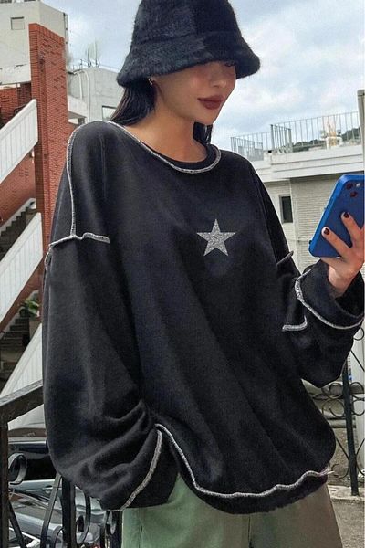 NO 601 Women's Black Reverse Stitching Detailed Glitter Star Printed Crew Neck Sweatshirt