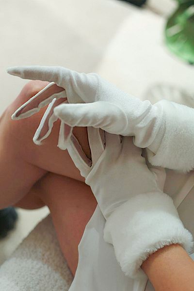 SeddA Off-White Silk Velvet Fur Gloves