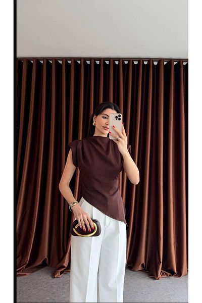 Butik Beyza بلوزة بأكتاف مبطنة غير متماثلة وسحاب خلفي