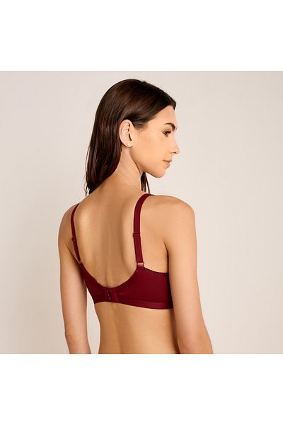 FAV Adjustable Strap Bra with Hook and Eye Closure