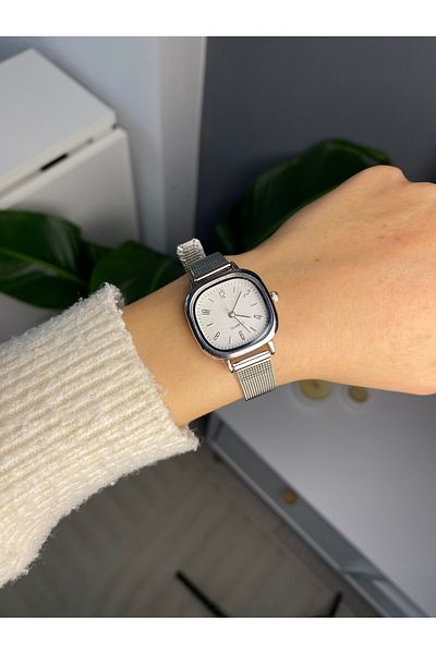 LUNA Eyewear Women's Minimal Vintage Round Case Retro Wristwatch with Silver Calendar Gray Steel Mesh Strap