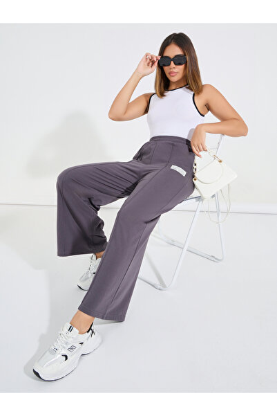 Styli High Waisted Wide Leg Pintuck Jogger with Badge Detail