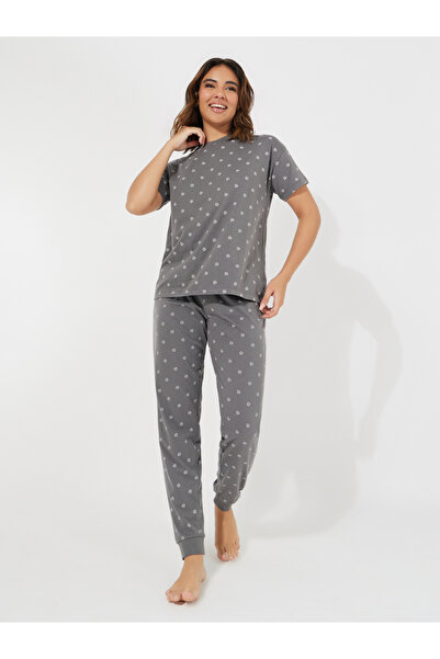 Styli AOP Floral T-Shirt & Cuffed Pyjama Set