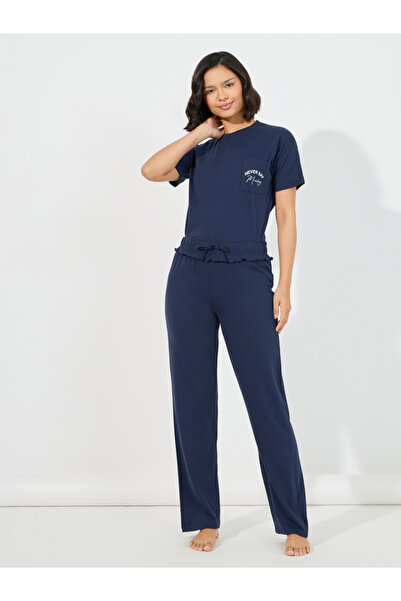 Styli Slogan Pocket Print T-Shirt & Ruffled Waistband Pyjama Set