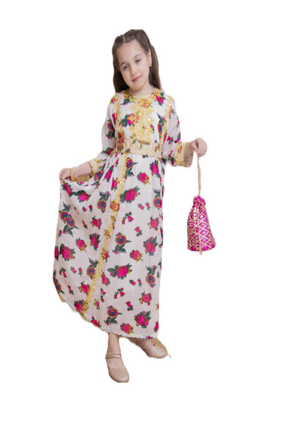 outline An elegant white Shalky children's jalabiya that combines simplicity and elegance.