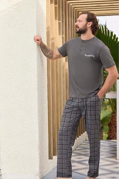 andredimoda Aydoğan Ανδρικό σετ πιτζάμες με κοντό μανίκι με μισό κουμπί – Αυθεντικό εμπριμέ, καρό στάμπα κάτω