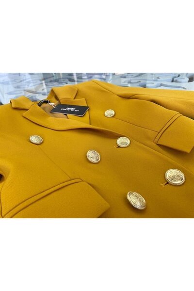 Hilal Akıncı Kids Jachetă pentru fetiță cu nasturi aurii, pantaloni scurți colorați, set de 2 piese