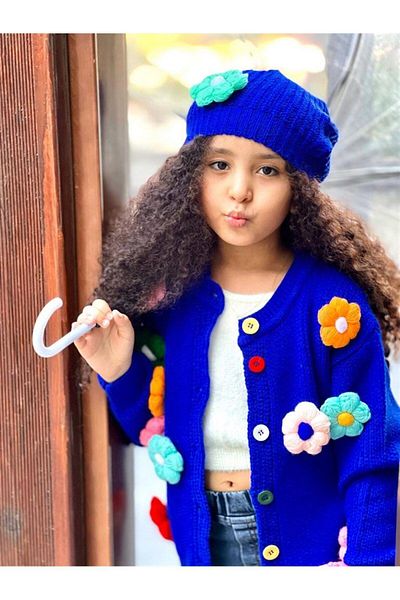 Hilal Akıncı Kids Tricotaj brodate cu margarete pentru fete, cardigan, pantaloni din denim, beretă, set de 3 piese