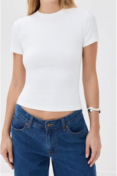 MADAM SHİLA تيشيرت أبيض بدون أكمام ذو رقبة دائرية ومضلع ناعم