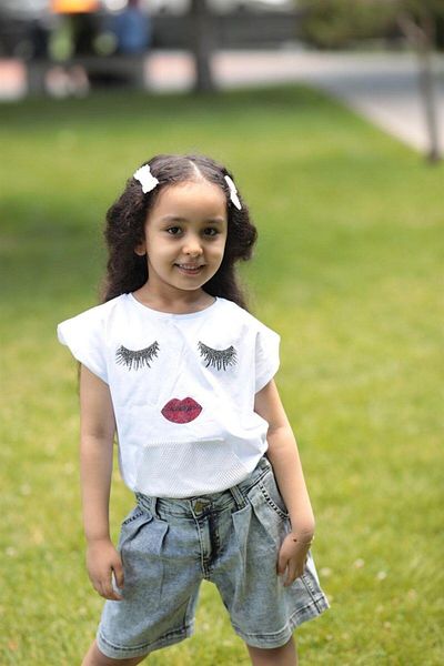 Hilal Akıncı Kids Girl's Mesh Pocket Detailed Blouse Mom Jeans Shorts Double Set