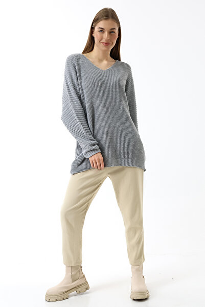 Devinka Women's Gray Oversize Casual V-Neck Knitwear Sweater