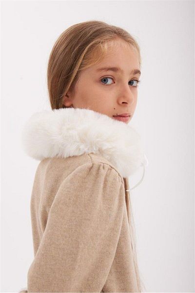 Hilal Akıncı Kids Кашмирено палто с бяла кожена яка и ръкави за момиче